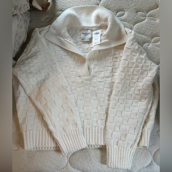 Abercrombie & Fitch Sweaters - Abercrombie & Fitch Textured Cream collared Sweater